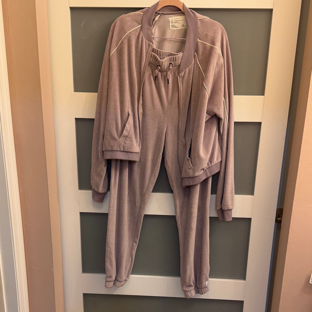 Women's Mauve Velour Lounge Set